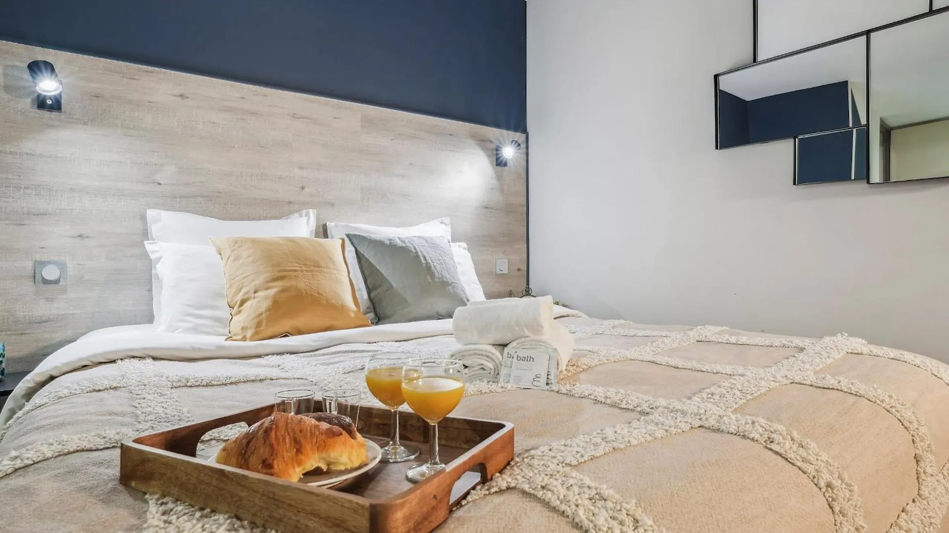 Eiffel Tower & Invalides - 1Br - Cityapartmentstay Paris France